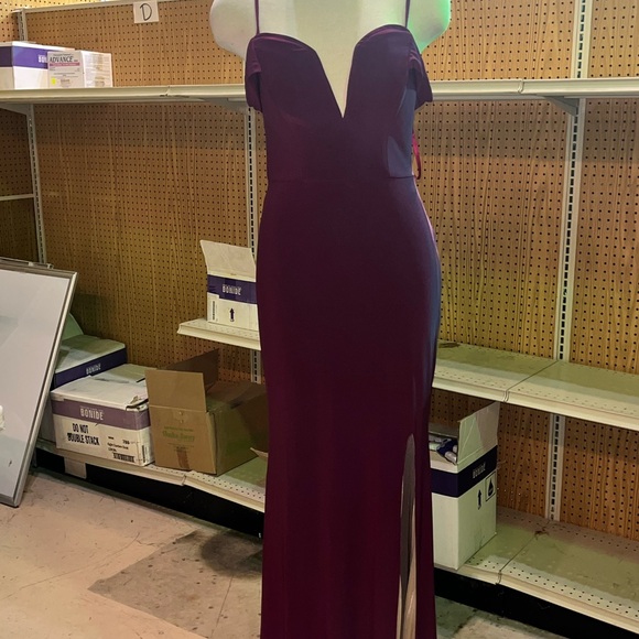 Off the Shoulder Wine Purple Dress - Picture 4 of 4